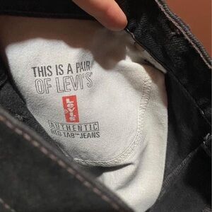 LEVI’S Vintage 550 Black; Relaxed fit-Tapered leg Jeans.